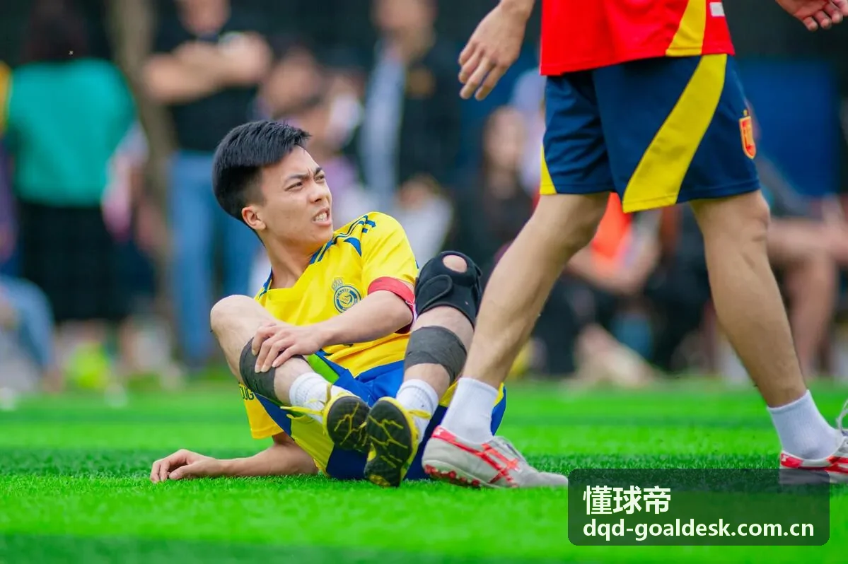 懂球帝装备测评-人造草地球鞋推荐